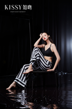 Load image into Gallery viewer, Crossover Back Bra - Black